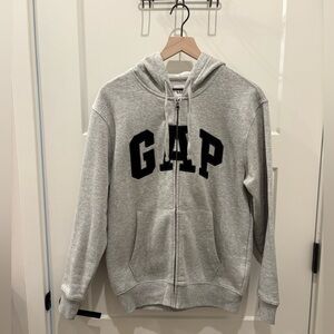 Men’s GAP Light Gray Zip-Up Hoodie